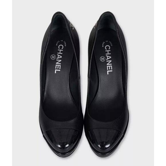 Chanel Black Leather Pumps with Patent Cap Toe - Size 38.5 - Picture 2 of 6